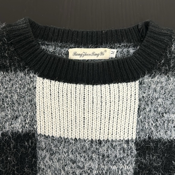 Small/medium checkered fuzzy sweater - Picture 2 of 6